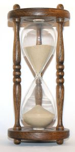 320px-Wooden_hourglass_3